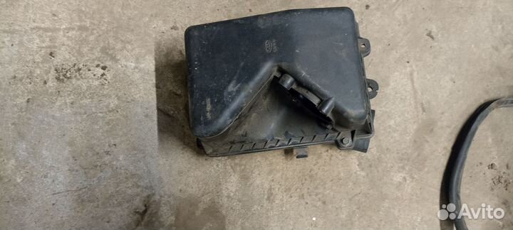 Корпус воздшного фильтра Kia Carnival 2002-2006