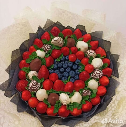 Букеты из клубники,фруктов,орехов и сухофруктов