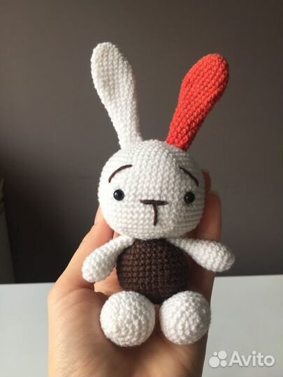 Вязаные игрушки зайчики малышки