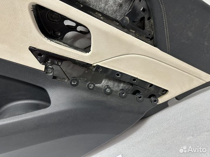 Обшивка задней правой двери Mercedes GLE W167