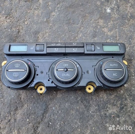 Блок управления печкой (климатом) Volkswagen