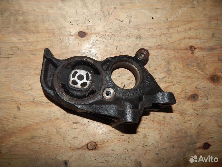 Подушка двигателя