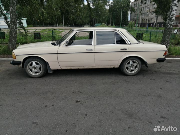 Mercedes-Benz W123 2.0 МТ, 1982, 350 000 км