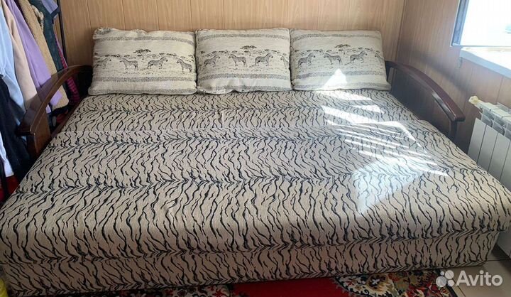 Кровать