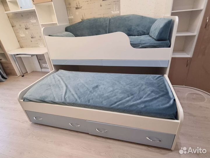 Двухъярусная кровать выдвижная, новая
