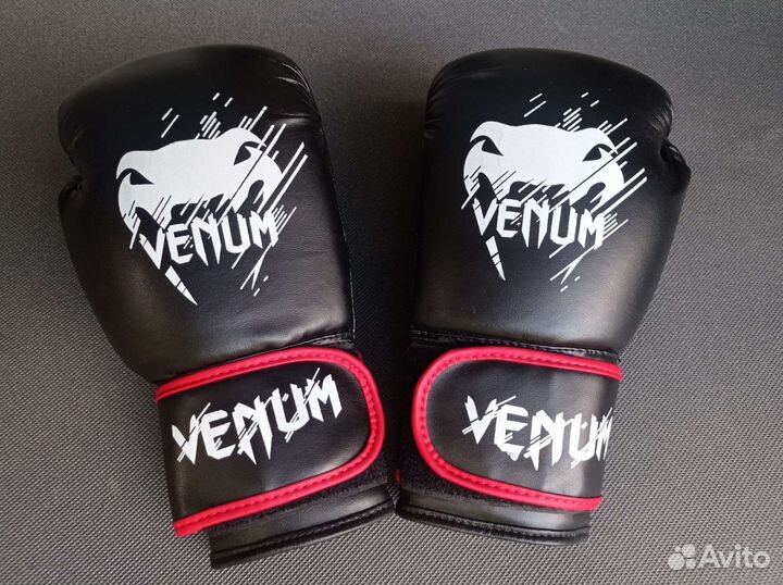 Боксерские перчатки venum