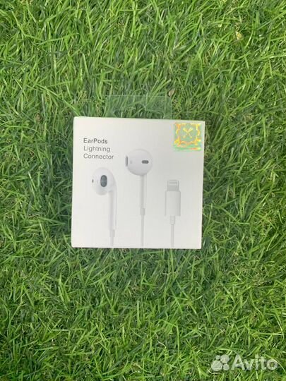 Наушники EarPods with Lightning Connector