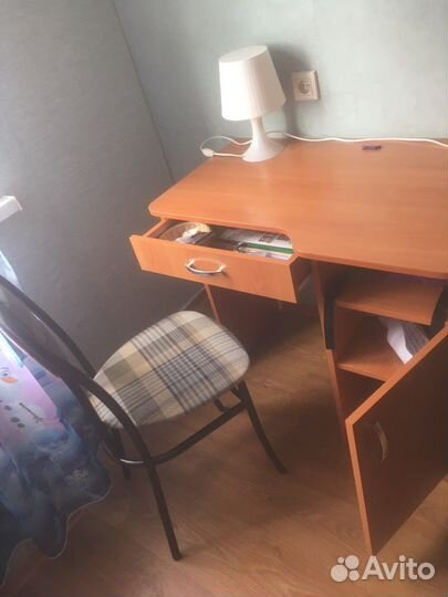 Компьютерный стол, стул, светильник икея