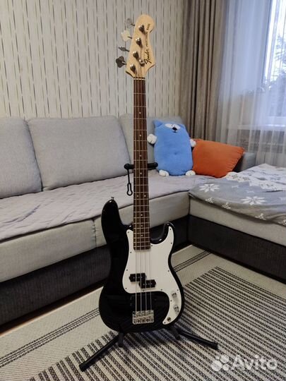 Бас гитара fender precision