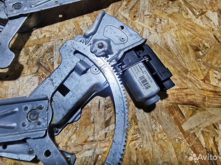 Стеклоподъемник передний opel meriva A 1.6 Z16XEP