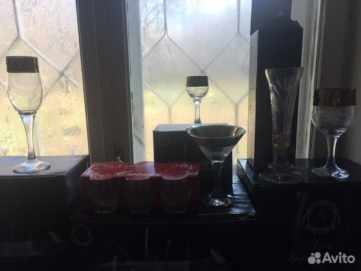 Посуда:рюмки, вазы, чашки, сковорода