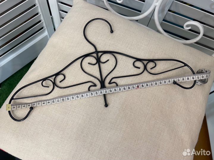 Вешалка металлическая