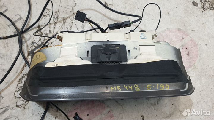 Приборная панель на Mercedes-Benz W201 190E