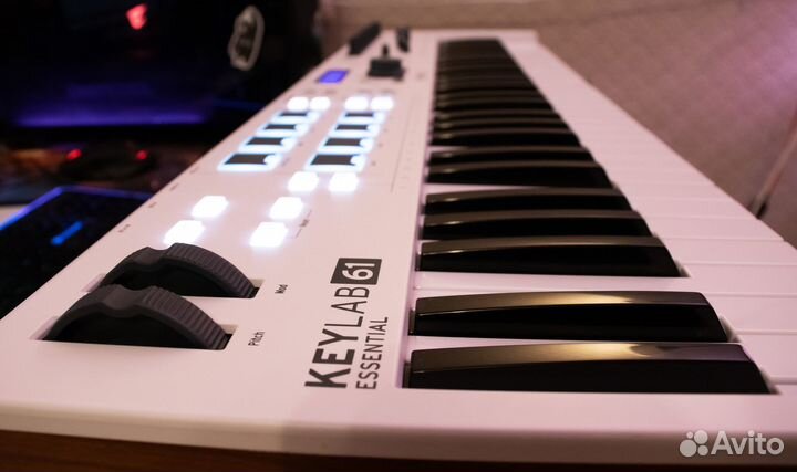 Midi-Клавиатура Arturia Keylab Essential 61 белый