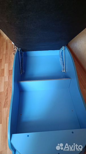 Детская кровать машинка