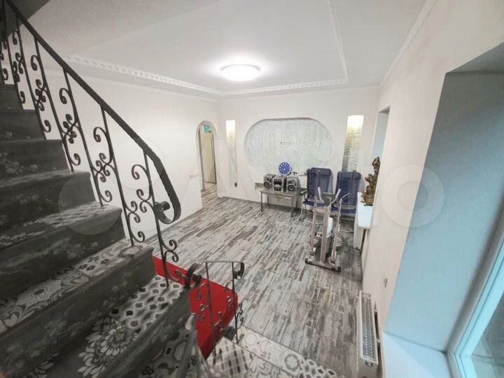 Дом 200 м² на участке 8 сот.