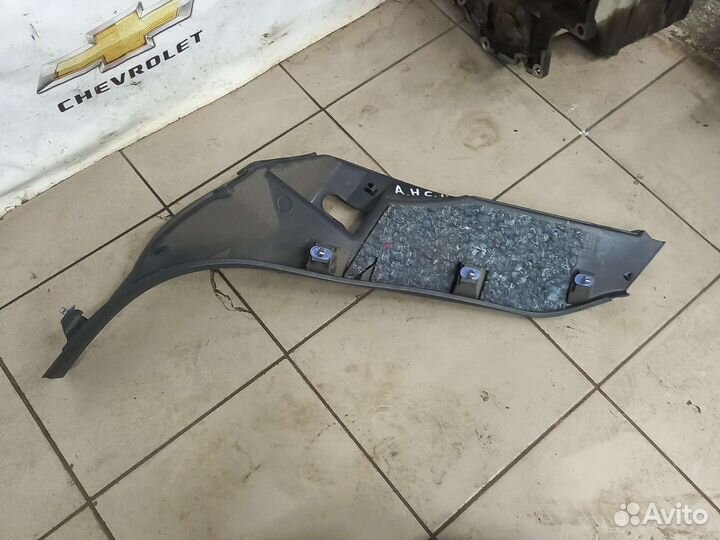 Задняя правая накладка на порог Опель Астра Н