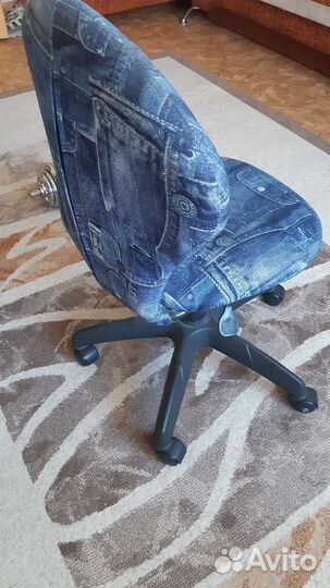 Стул для школьника регулируемый