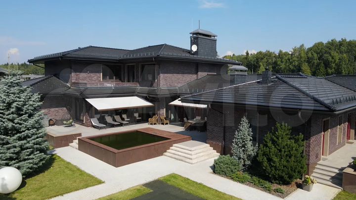 Коттедж 310 м² на участке 15 сот.