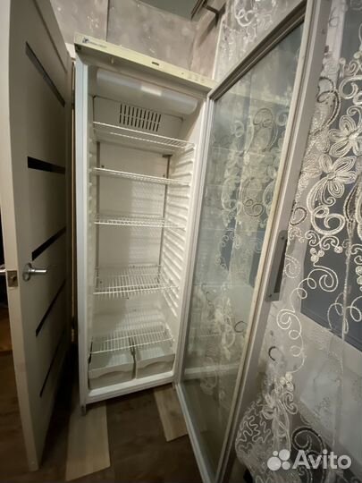 Промышленнй холодильник на запчасти