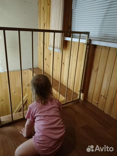 Ворота безопасности на лестницу