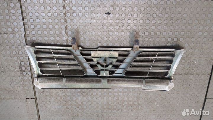 Решетка радиатора Nissan Patrol, 2000