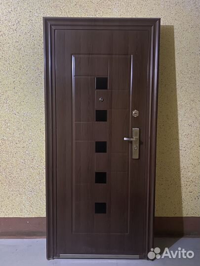 Дверь входная левая