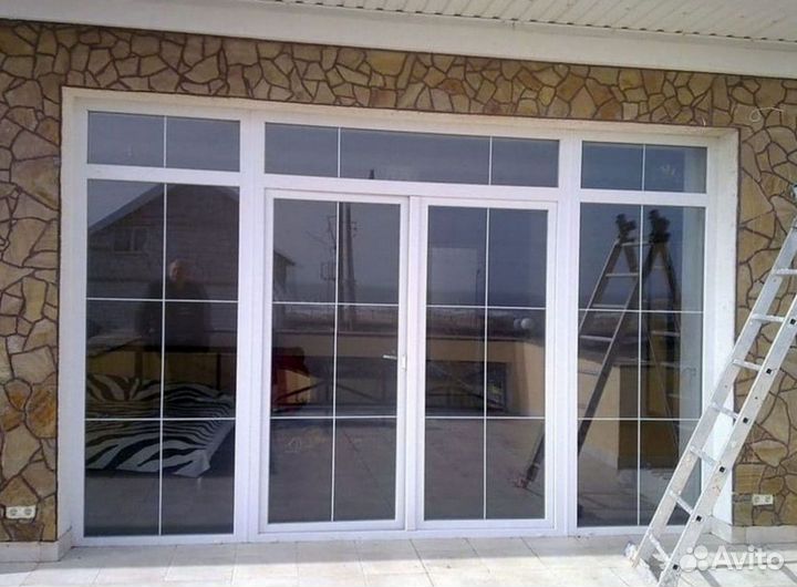 Дверь пластиковая / входная группа