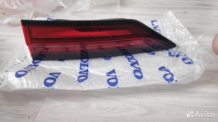 Фонарь задний на крышку багажника volvo v90