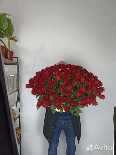 Доставка цветов, 151 роза в корзине