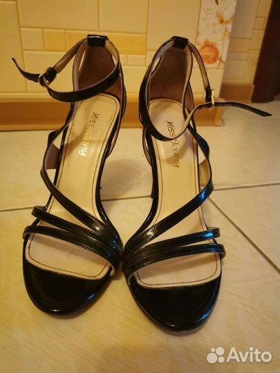 Продам босоножки
