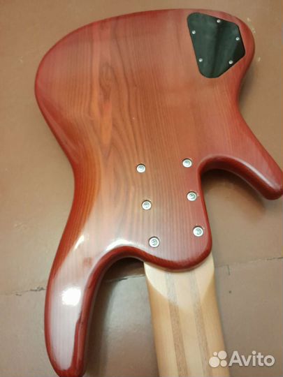 6 струнная бас гитара