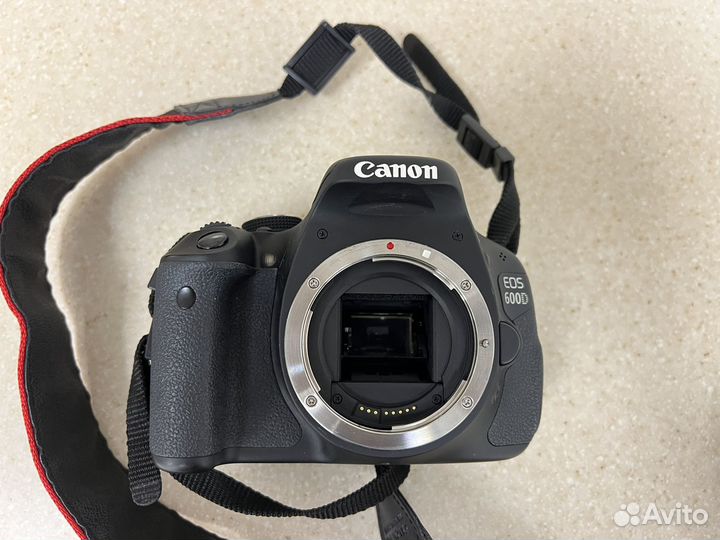 Зеркальный фотоаппарат canon eos 600D