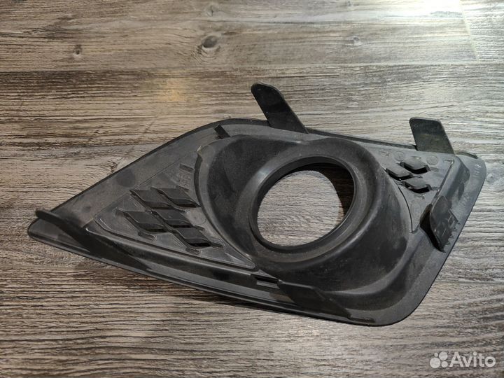 Решетка противотуманной фары Ford Fiestа mk5