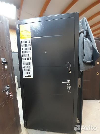 Входные металлические двери новые