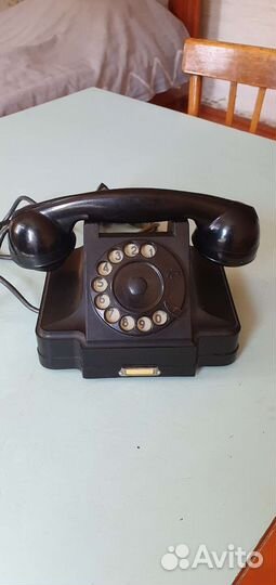 Старинный телефон
