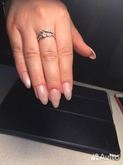 Маникюр с покрытием лаком