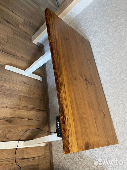 Компьютерный стол с электрорегулировкой