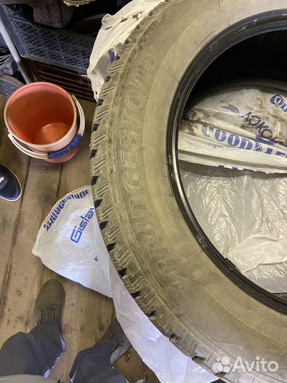 Bridgestone Blizzak Spike-01 235/60 R18 107