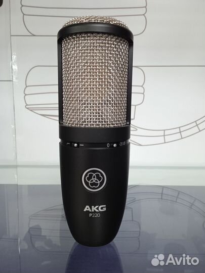 Студийный конденсаторный микрофон AKG P220