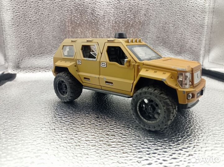 Машинка военная