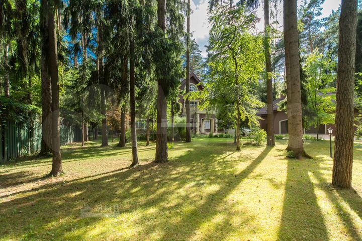 Дом 850 м² на участке 32 сот.