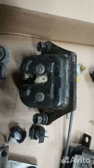 Замок двери багажника nissan wingroad y11