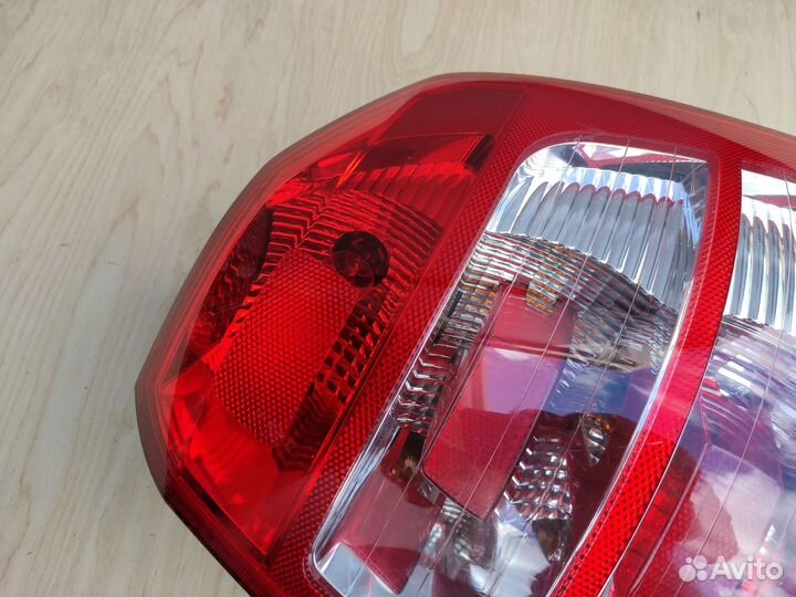 Фонарь задний правый на Opel Zafira B Рестайлинг