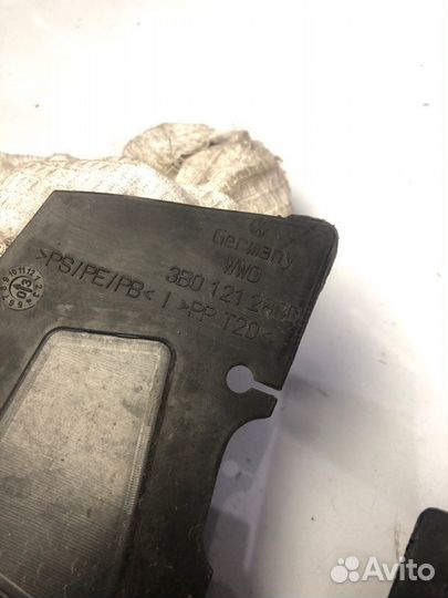 Воздуховод радиатора передний левый Volkswagen