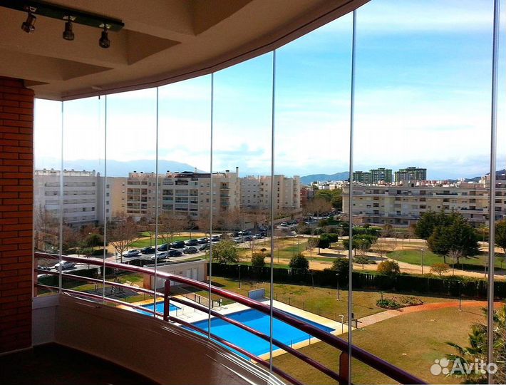 Безрамное раздвижное остекление