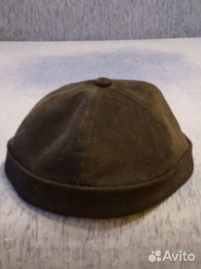 Стильная шапка докерка