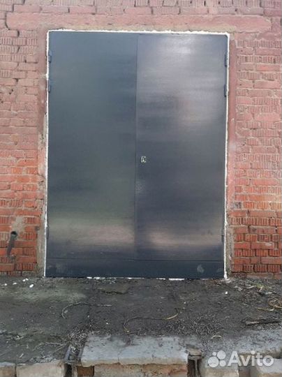 Тамбурная дверь