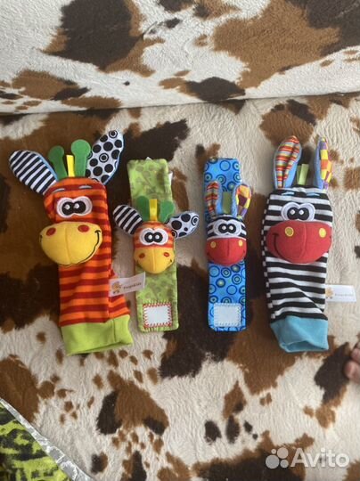 Детский набор погремушек/ браслет и носочки