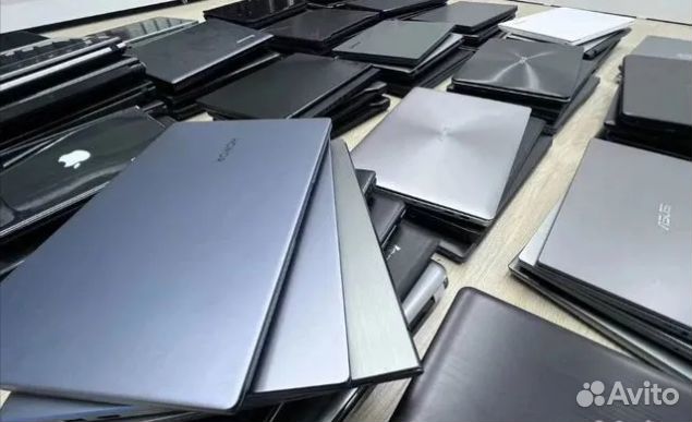 Много ноутбуков с закрытого офиса